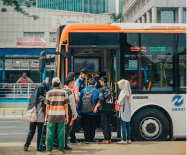 gunakan kendaraan umum untuk mengurangi polusi udara - AsuransiNow.com