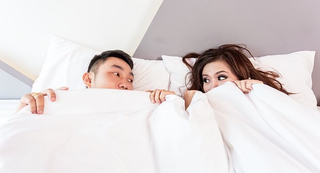 cara agar cepat tidur: jaga suhu kamar tetap rendah